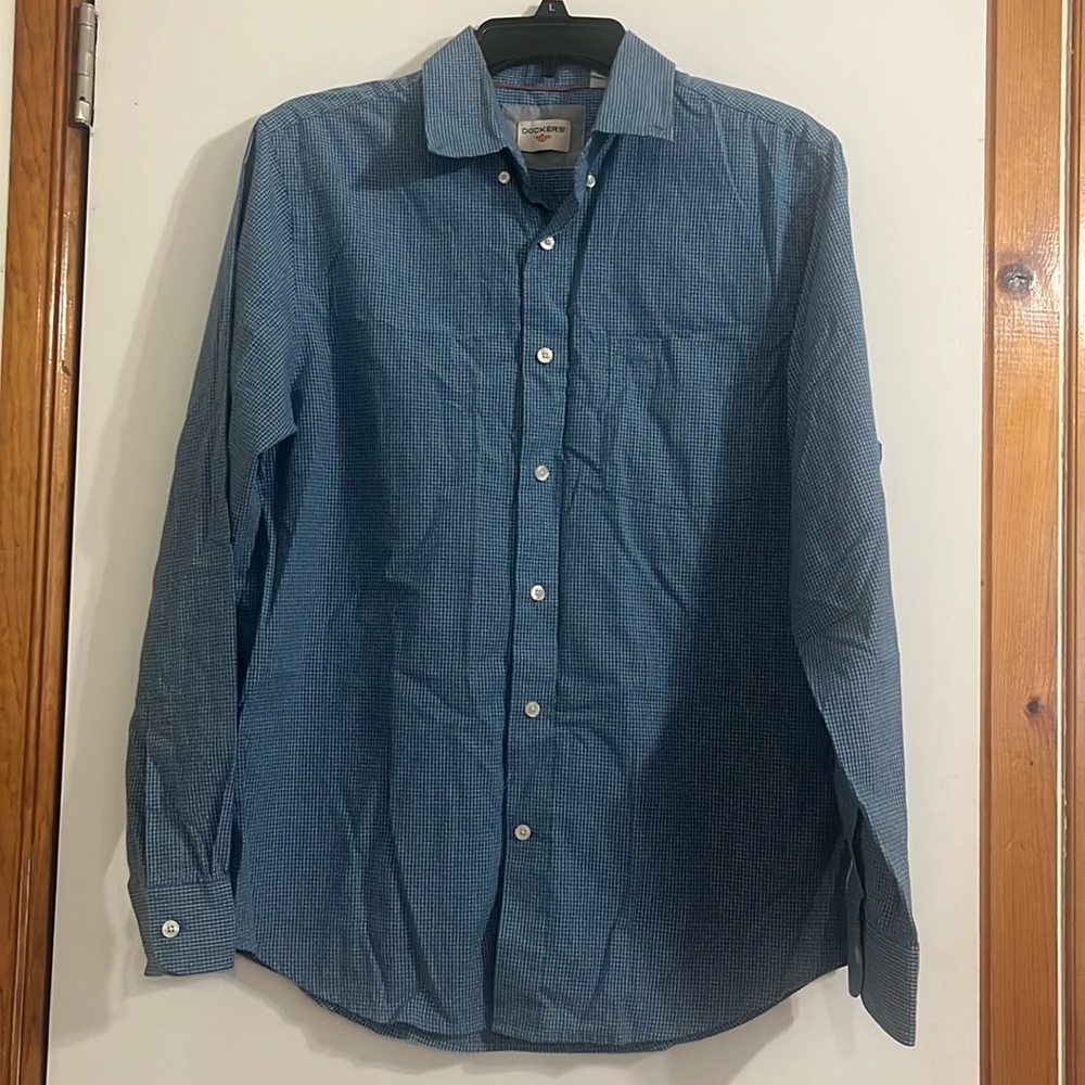 Dockers Men’s long sleeve button down shirt Size M Blue and white checkered